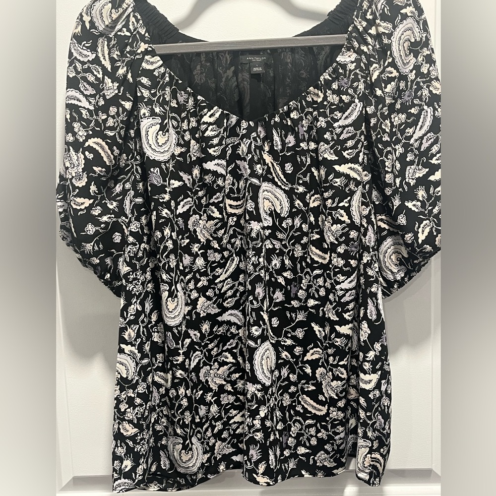 Ann Taylor Women's Short Sleeve Blouse - Size L